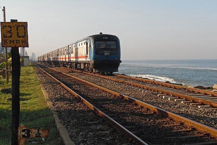 How to travel from Colombo Airport to Mirissa